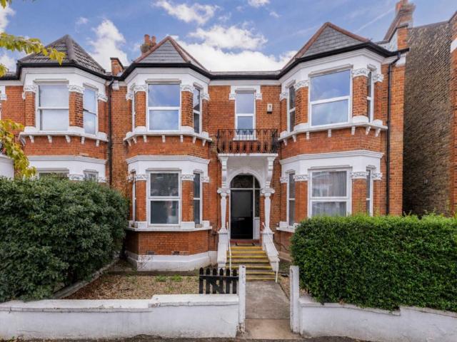 Apartment for rent in London Borough of Merton, Greater London