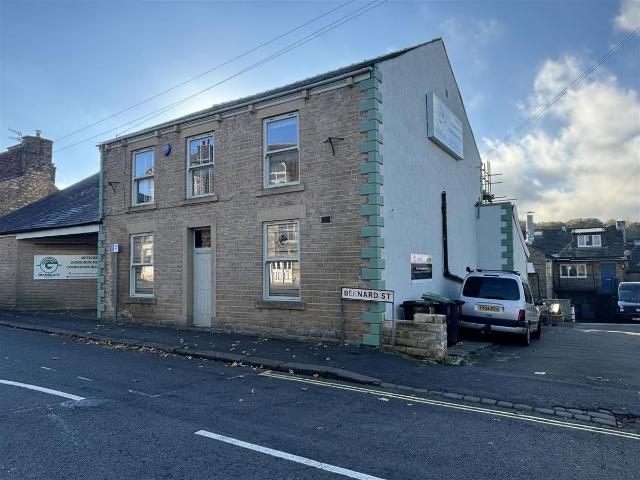 Apartment for rent in Whitfield, Charlesworth
