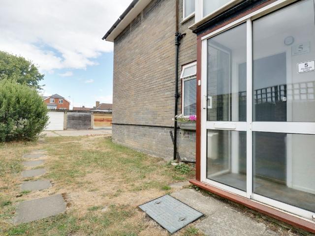 Apartment for rent in Longlands, Greater London