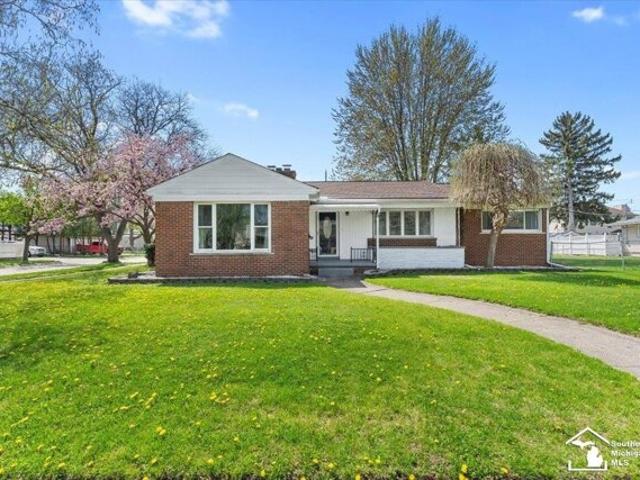 House for sale in Center Line