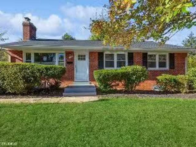 House for sale in Fairfax
