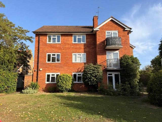 Apartment for rent in Oakhill, Greater London