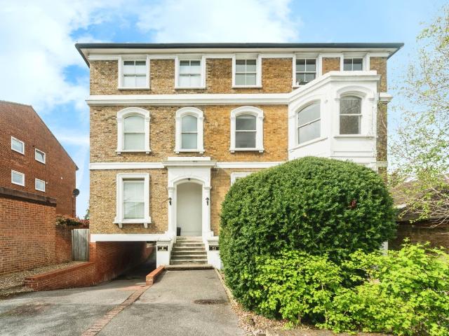 Studio for rent in Berrylands, Greater London