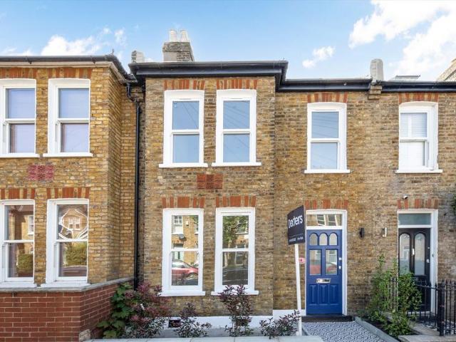 House for rent in Summerstown, Greater London