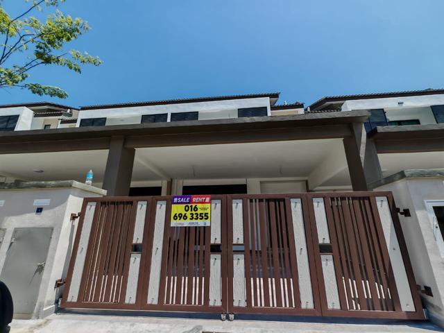 Terraced House for sale in Malaka