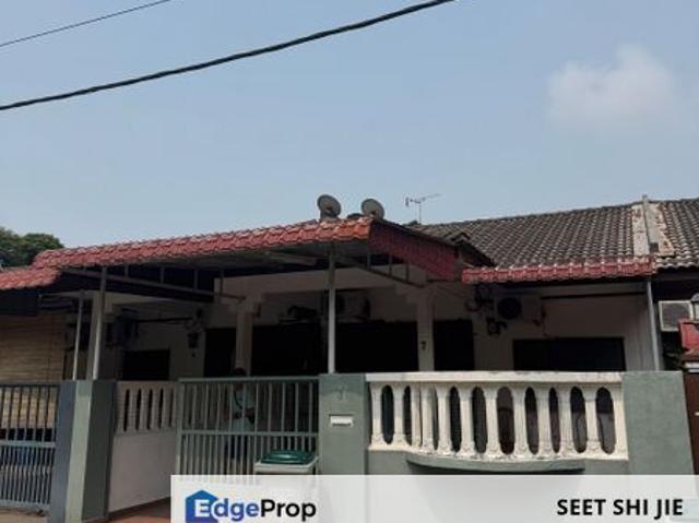 House for sale in Malaka