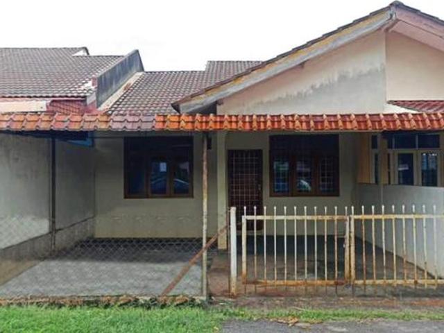 Terraced House for sale in Malaka