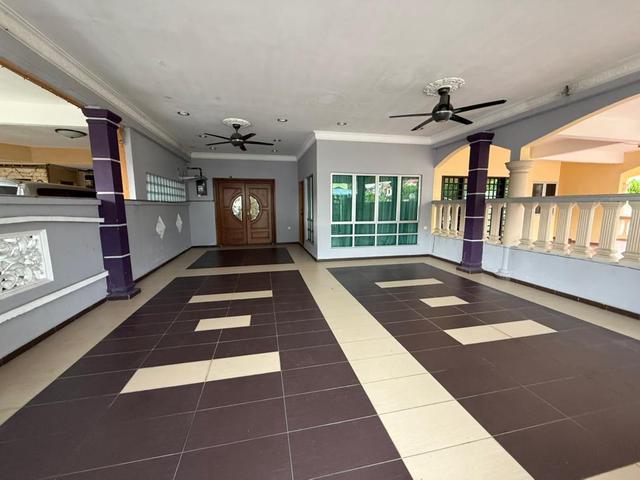 Terraced House for sale in Malaka