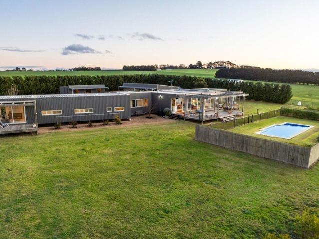 Cottage for sale in Victoria