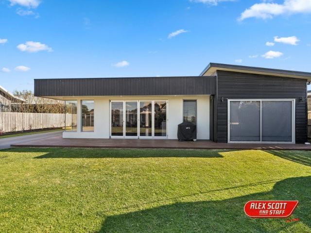 House for sale in Sunderland Bay, Surf Beach