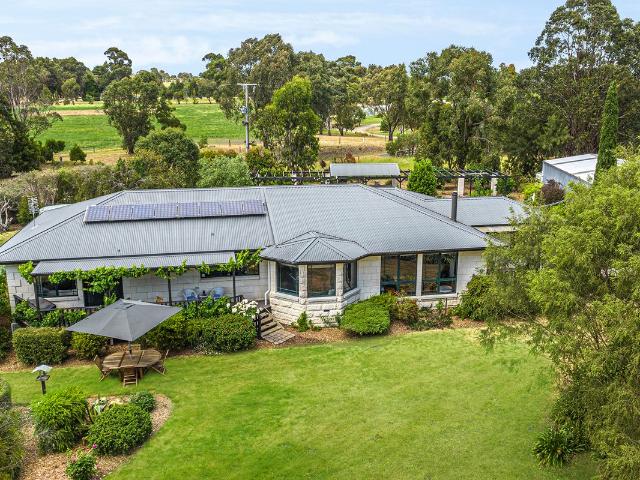 Cottage for sale in Birregurra, Victoria