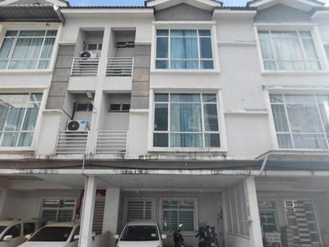 Townhouse for sale in Mukim 13, Georgetown
