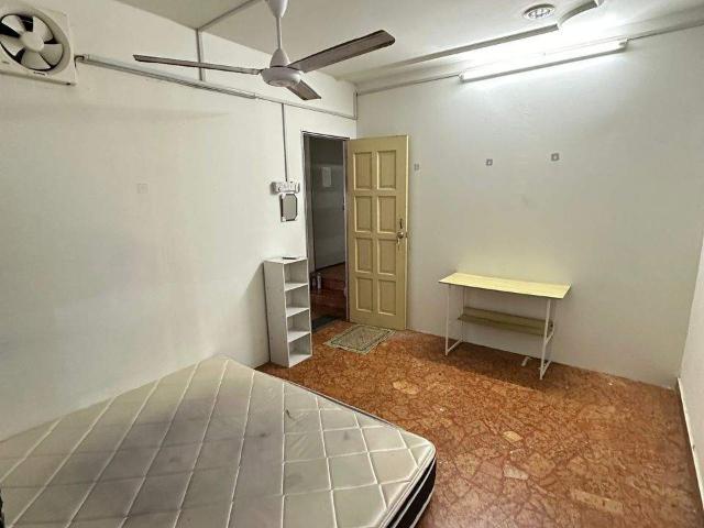 Room for rent in Petaling, Alam Impian
