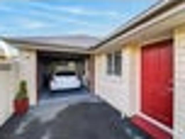 House for sale in Chaslands, Canterbury