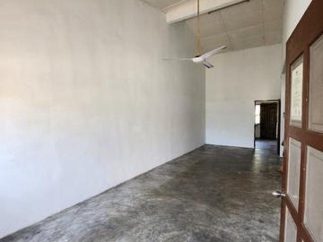 Terraced House for sale in Malaka
