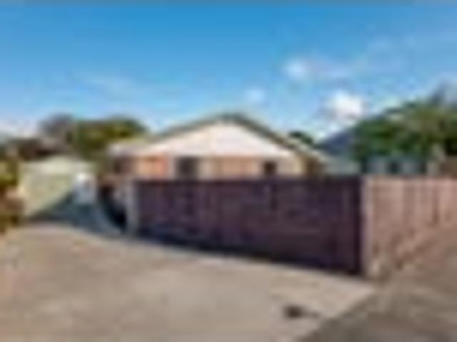 House for sale in Chaslands, Canterbury