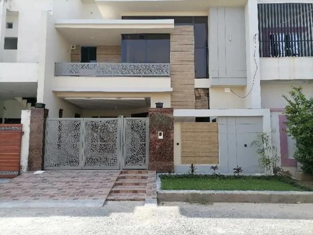 House for sale in Faisalabad, Islamabad Capital Territory