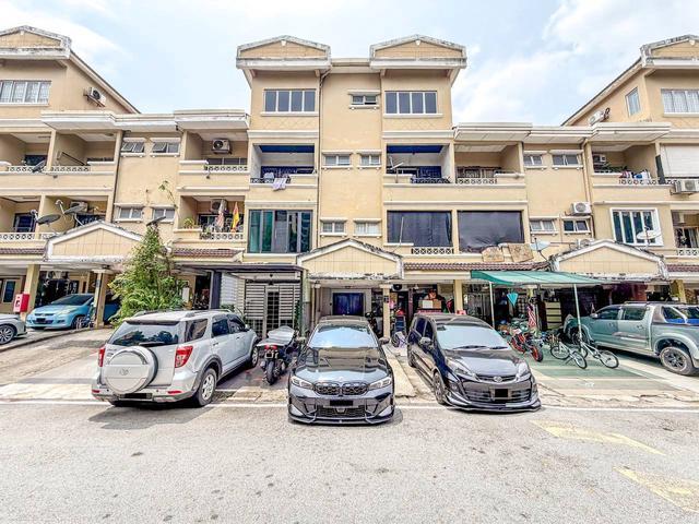 Townhouse for sale in Petaling, Alam Impian