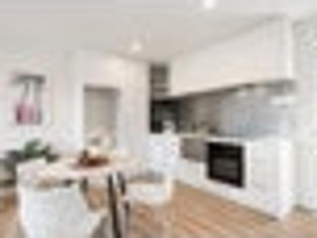 Townhouse for sale in Chaslands, Canterbury