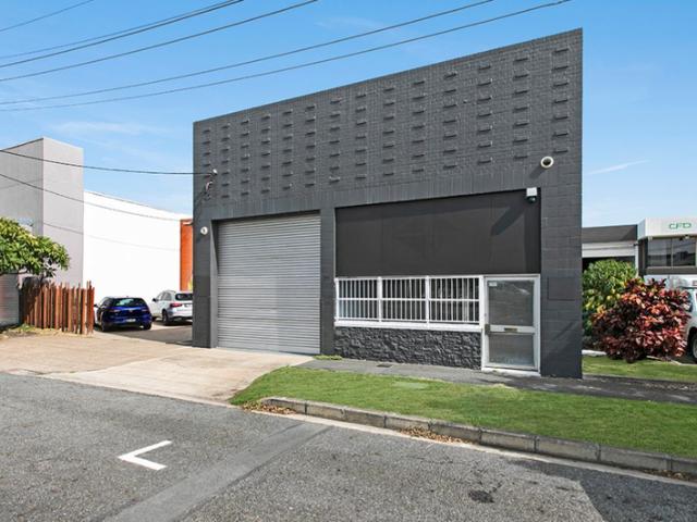 Warehouse for rent in Toombul, Queensland