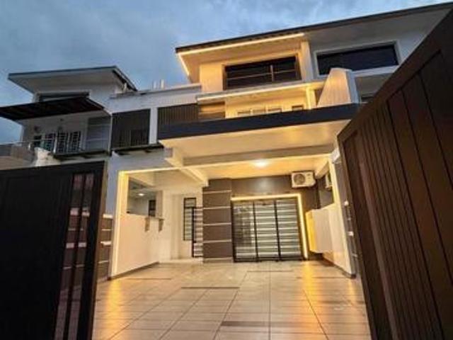 Terraced House for sale in Ulu Tiram, Johor