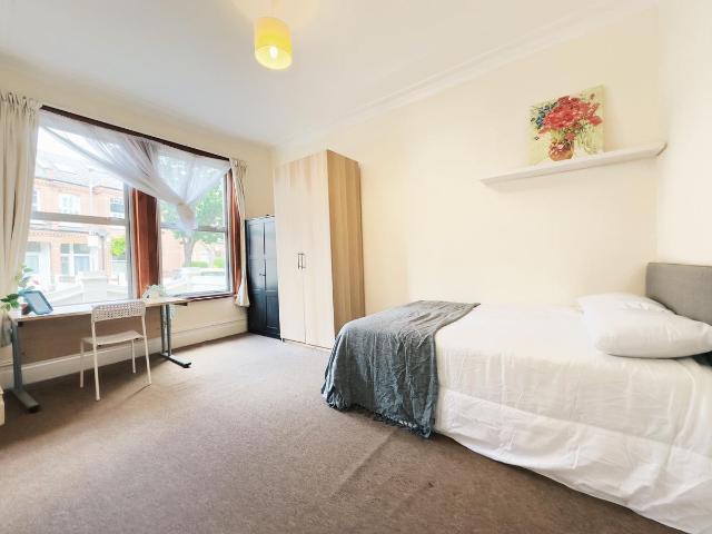 Room for rent in Bethnal Green, Greater London