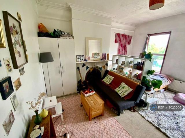Apartment for rent in Stamford Hill, Greater London
