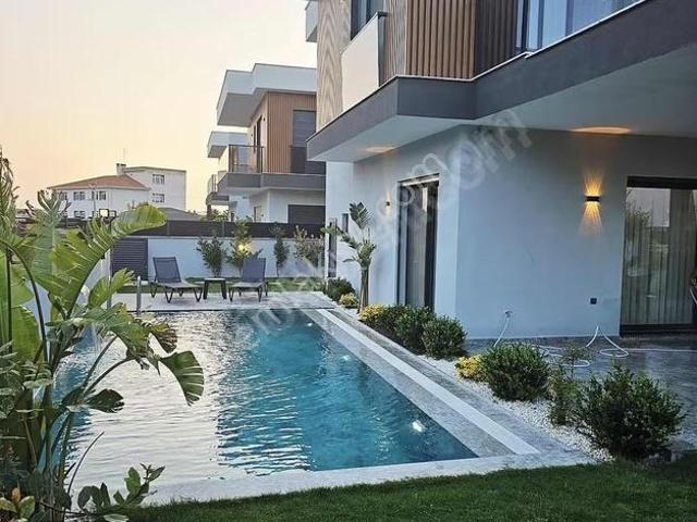 Çeşme, İzmir içerisinde kiralık Villa
