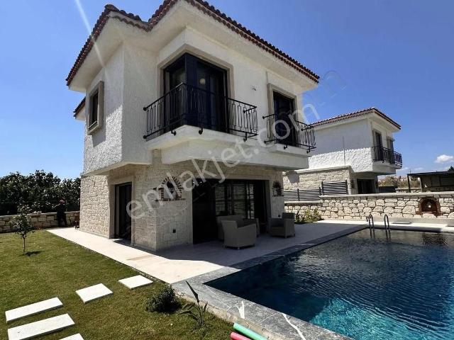 Çeşme, İzmir içerisinde kiralık Villa