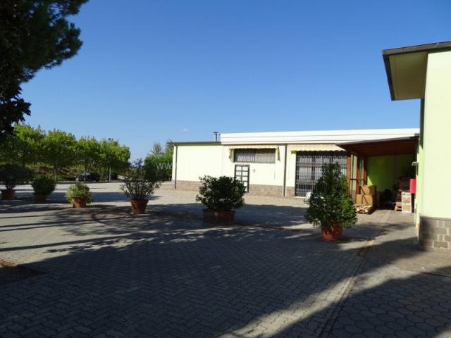 Locale Commerciale in vendita a Pieve Di Sinalunga, Toscana