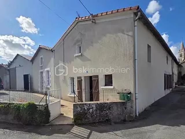 Maison vente à Parthenay, Scillé