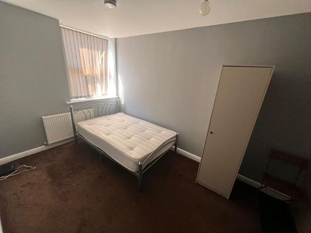 Room for rent in Flower Estate, Firth Park