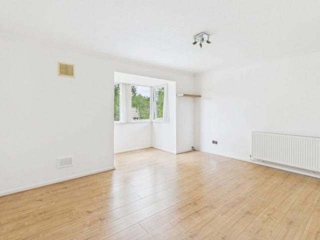 Apartment for rent in Sunningdale