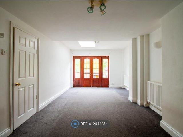 Apartment for rent in Preston, Greater London
