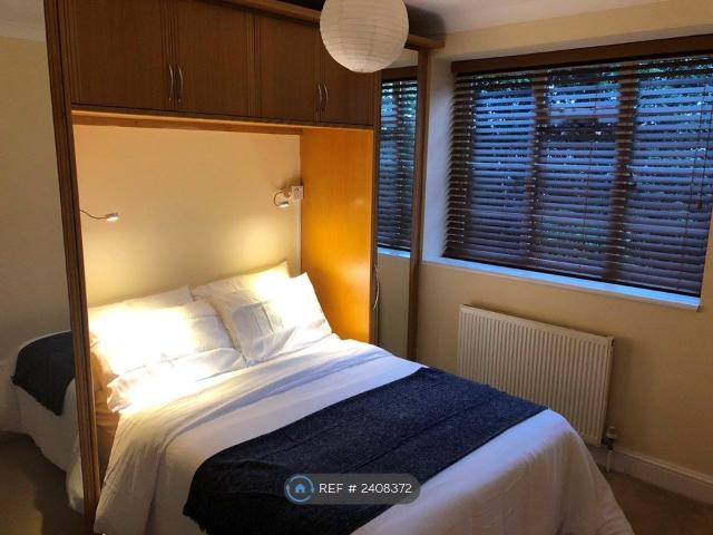 House for rent in Southfields, Greater London