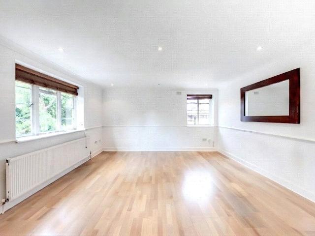 House for rent in Southfields, Greater London