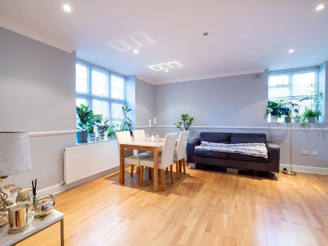 Apartment for rent in Southfields, Greater London