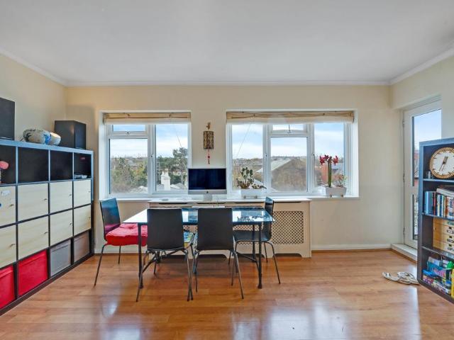 Apartment for rent in North Sheen, Greater London
