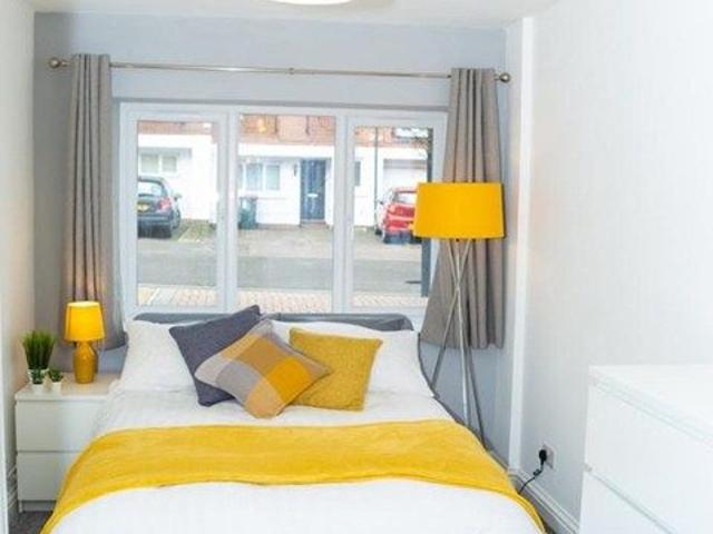 Room for rent in Three Bridges, Glynde