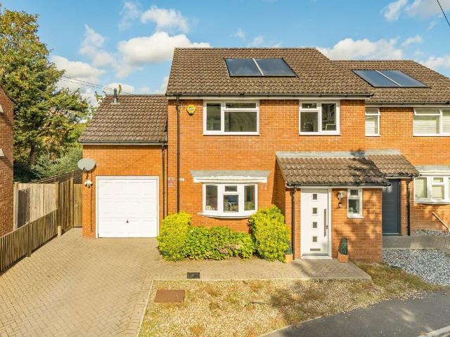 Apartment for rent in Spelthorne, Surrey
