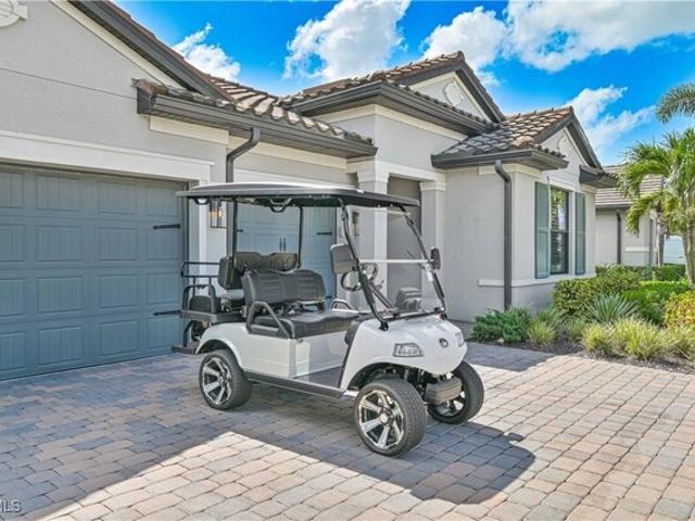House for sale in Estero