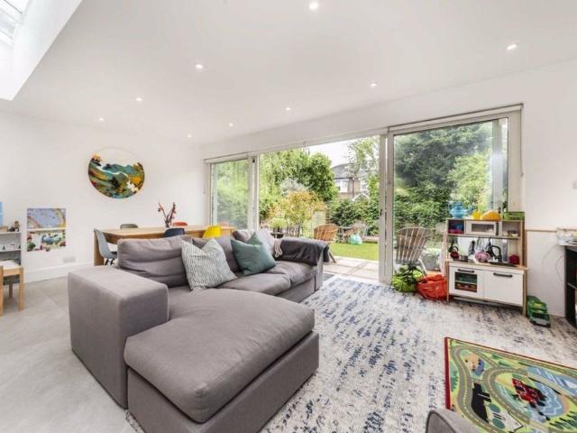 House for rent in Archway, Cat Hill