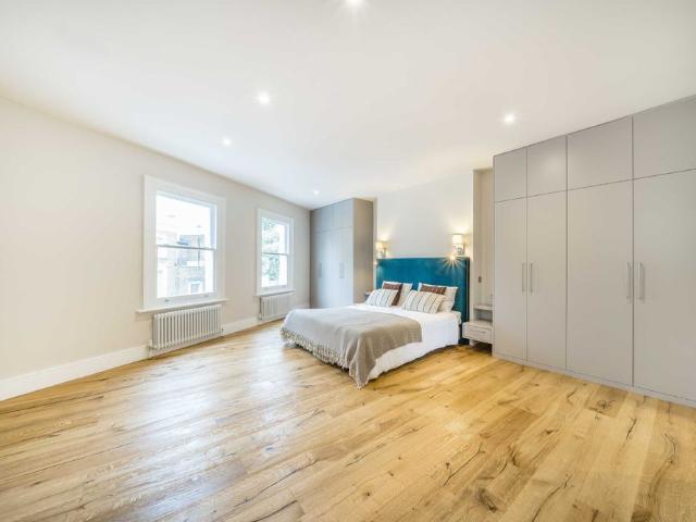 House for rent in North Kensington, Greater London