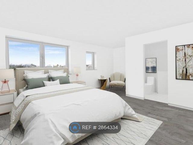 Apartment for rent in Little Common, Heathlands