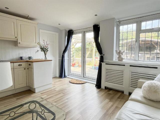 Apartment for rent in Bulverhythe, Guestling Green