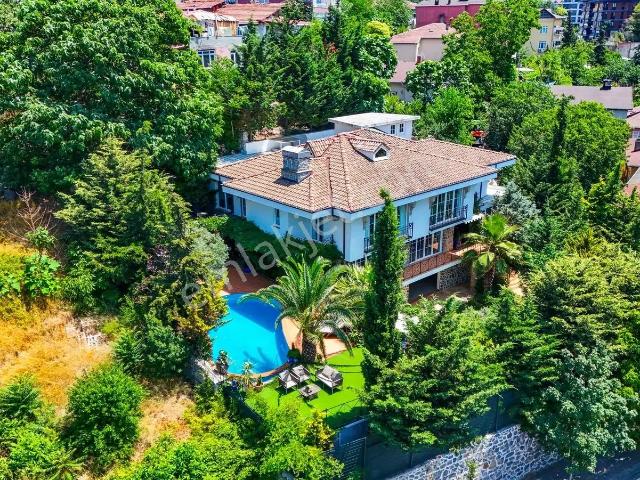 Üsküdar, İstanbul içerisinde satılık Villa