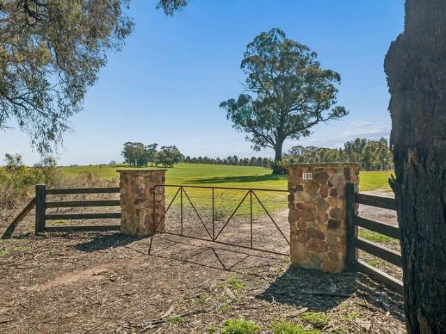 Cottage for sale in Whroo, Shire of Strathbogie
