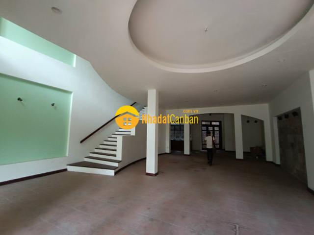 Nhà mặt phố bán