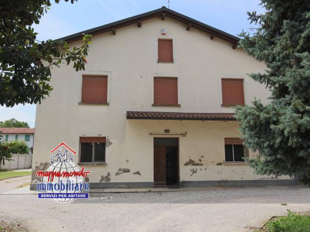 Villa Indipendente in vendita a Cento, Ferrara