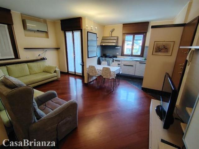 Appartamento in vendita a Biassono, Monza e della Brianza
